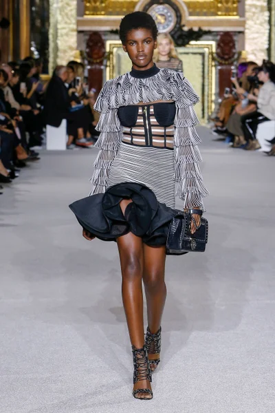 Look 16